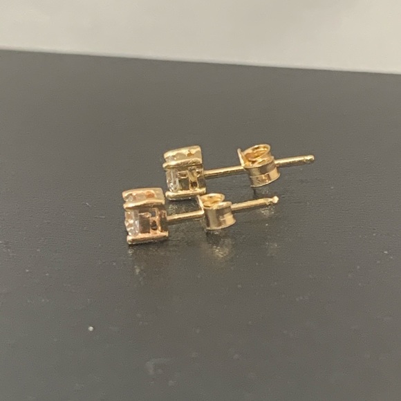 Diamond Stud Earrings Genuine.  (R) - Picture 4 of 4